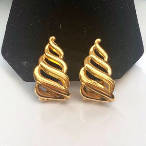 Vintage Napier Gold Tone Swirl Clip On Screw Back Earrings.